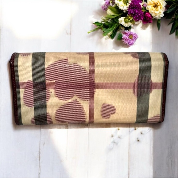 BURBERRY Supernova Heart Check Wallet Berry Red - Picture 2 of 8